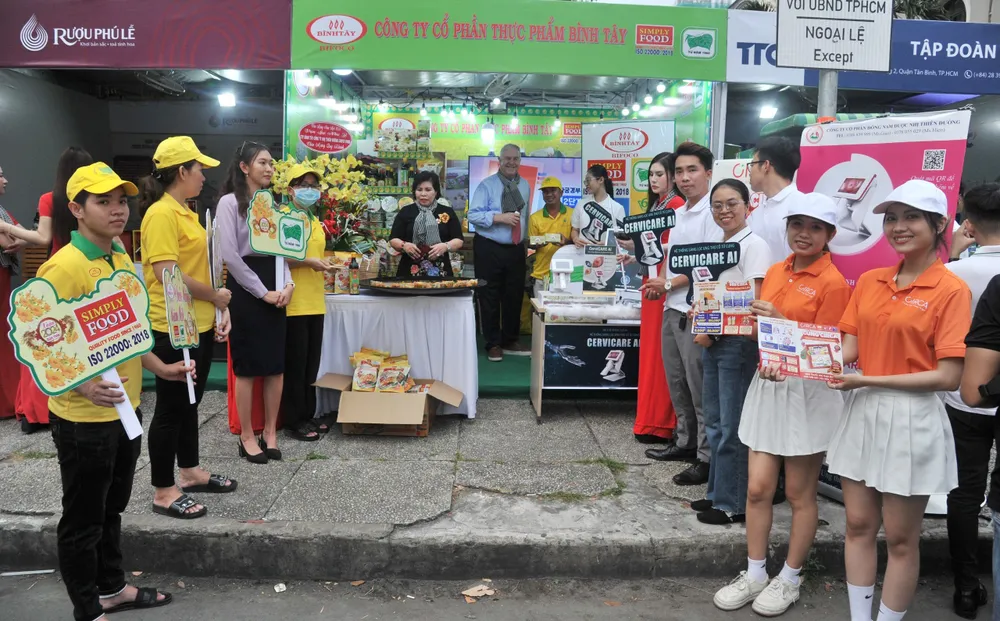 Khu trưng bày sản phẩm, đặc sản quê dừa z5046531231362-9c5c64569230370a81266826bb766988-9018.jpg