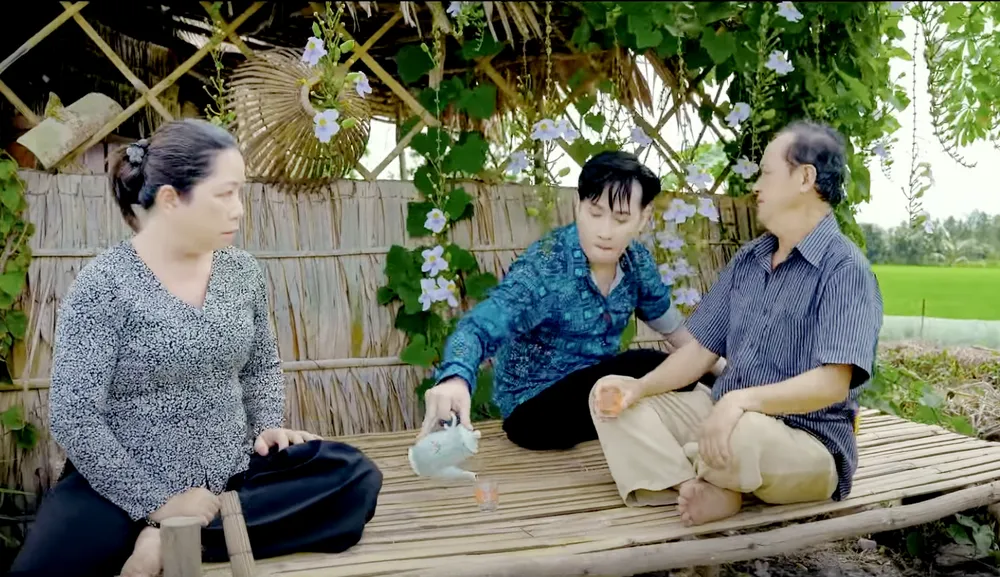 Cảnh quay gia đình trong MV anh-chup-man-hinh-2024-01-10-luc-001409-286.png