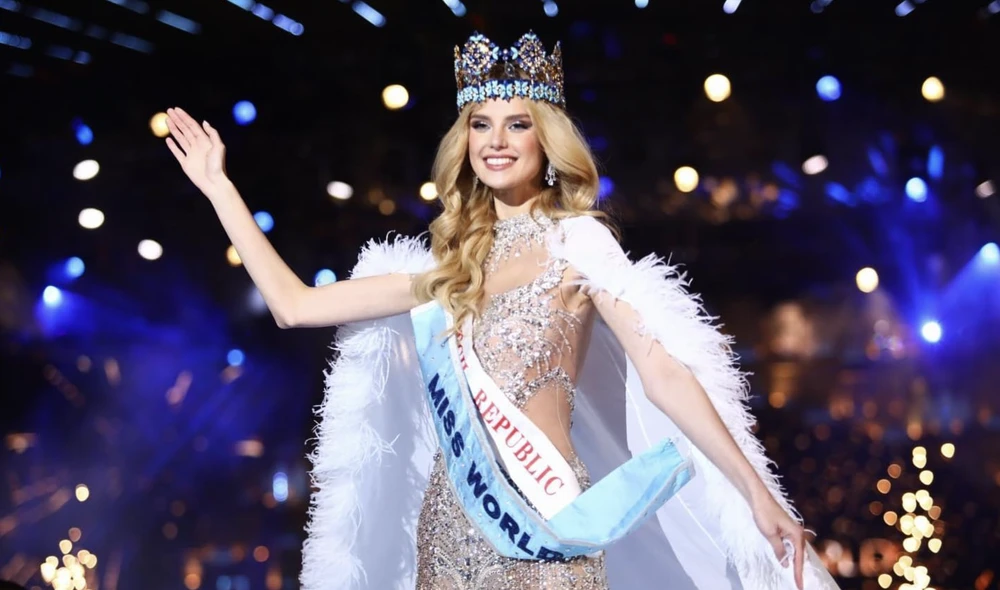 Tân Hoa hậu Thế giới trong phút đăng quang. Ảnh: MISS WORLD anh-chup-man-hinh-2024-03-10-luc-010711-8419.png