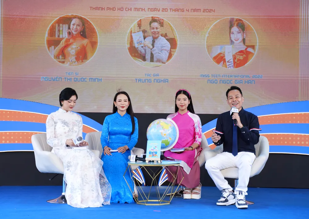 Tác giả Trung Nghĩa và khách mời trong chương trình bàn tròn “Đọc sách cũng như yêu” IMG_20240420_111824.jpg