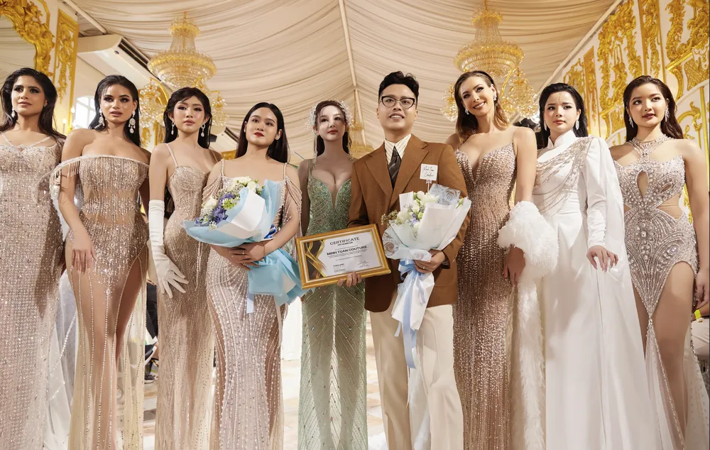 NTK Minh Tuấn và các hoa hậu, á hậu, người mẫu trong buổi trình diễn ra mắt BST mới Ảnh chụp Màn hình 2024-07-01 lúc 20.08.36.png
