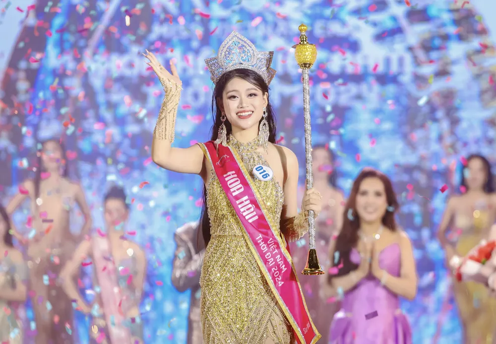Khoảnh khắc đăng quang của Hoa hậu Nguyễn Ngọc Thảo Nguyên Ảnh chụp Màn hình 2024-12-15 lúc 08.22.15.png