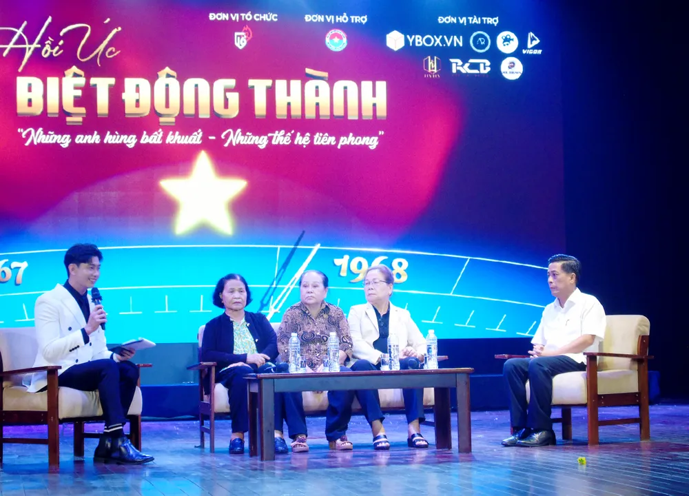 Chương trình giao lưu, biểu diễn nghệ thuật “Hồi ức Biệt động thành” DSC01398.JPG