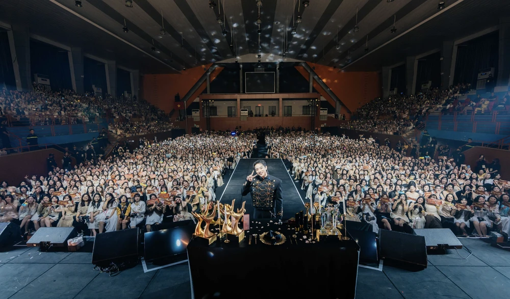 3.000 khán giả tại fanmeeting "PROmise to my KINGDOM" Ảnh chụp Màn hình 2025-04-06 lúc 23.44.12.png