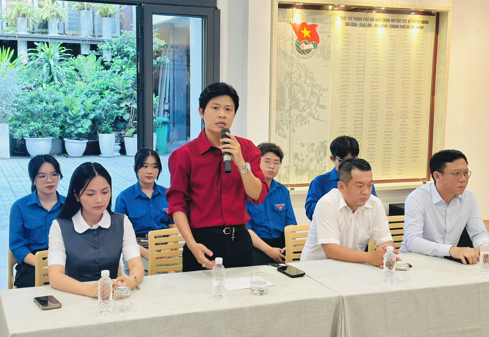 Nhạc sĩ Nguyễn Văn Chung z6585135540703_bcbde0ae0e8b566e7c24ff6591acadd4.jpg