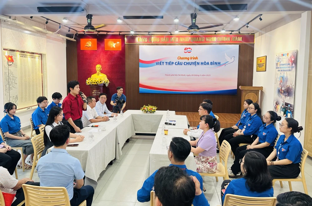Các nghệ sĩ chia sẻ tại buổi lễ z6585135584314_37349d67e66afd51a69463d9d1c60ce2.jpg