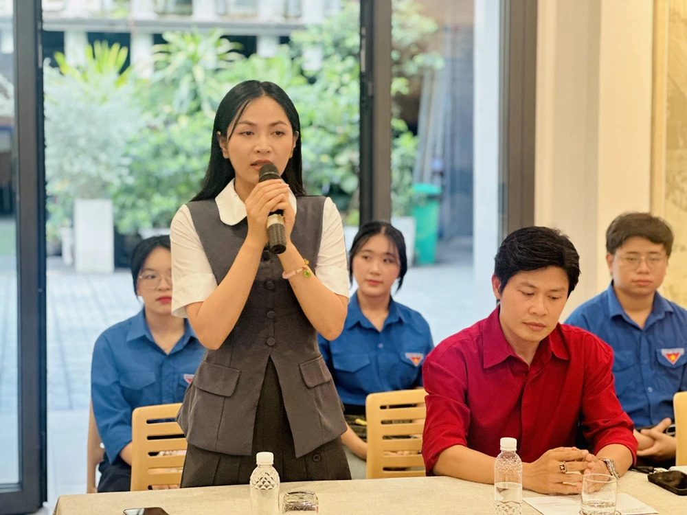 Ca sĩ Nguyễn Duyên Quỳnh z6585135653538_62b639c342e0016a7a5aad98e24eef2b.jpg