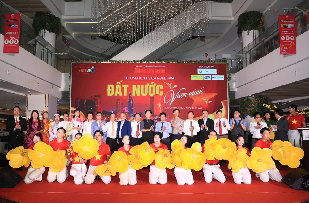 Gala Nghệ thuật "Đất nước vươn mình" 03182f3d582ced72b43d.jpg