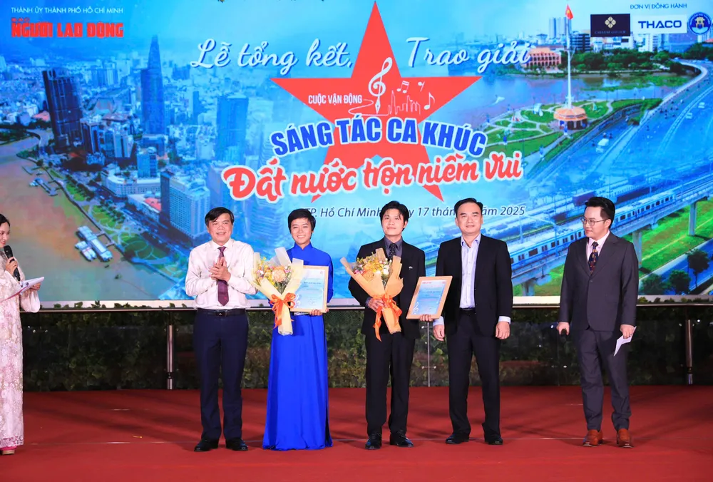 Trao đồng giải nhì cho nhạc sĩ Trần Xuân Mai Trâm, Nguyễn Văn Chung 494ab26ac47b7125286a.jpg