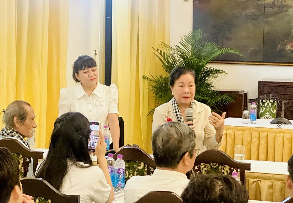 NSƯT Thanh Dậu động viên các nghệ sĩ trẻ cfe13ea21c30a96ef021.jpg