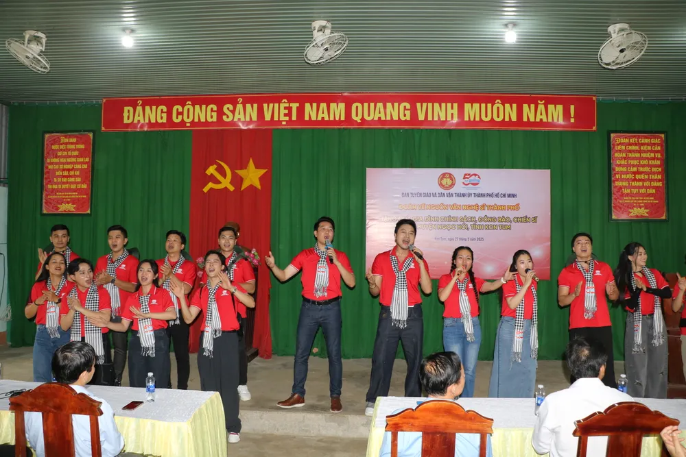 Chương trình giao lưu tại Tiểu đoàn Huấn luyện - Cơ động IMG_0128 2.JPG