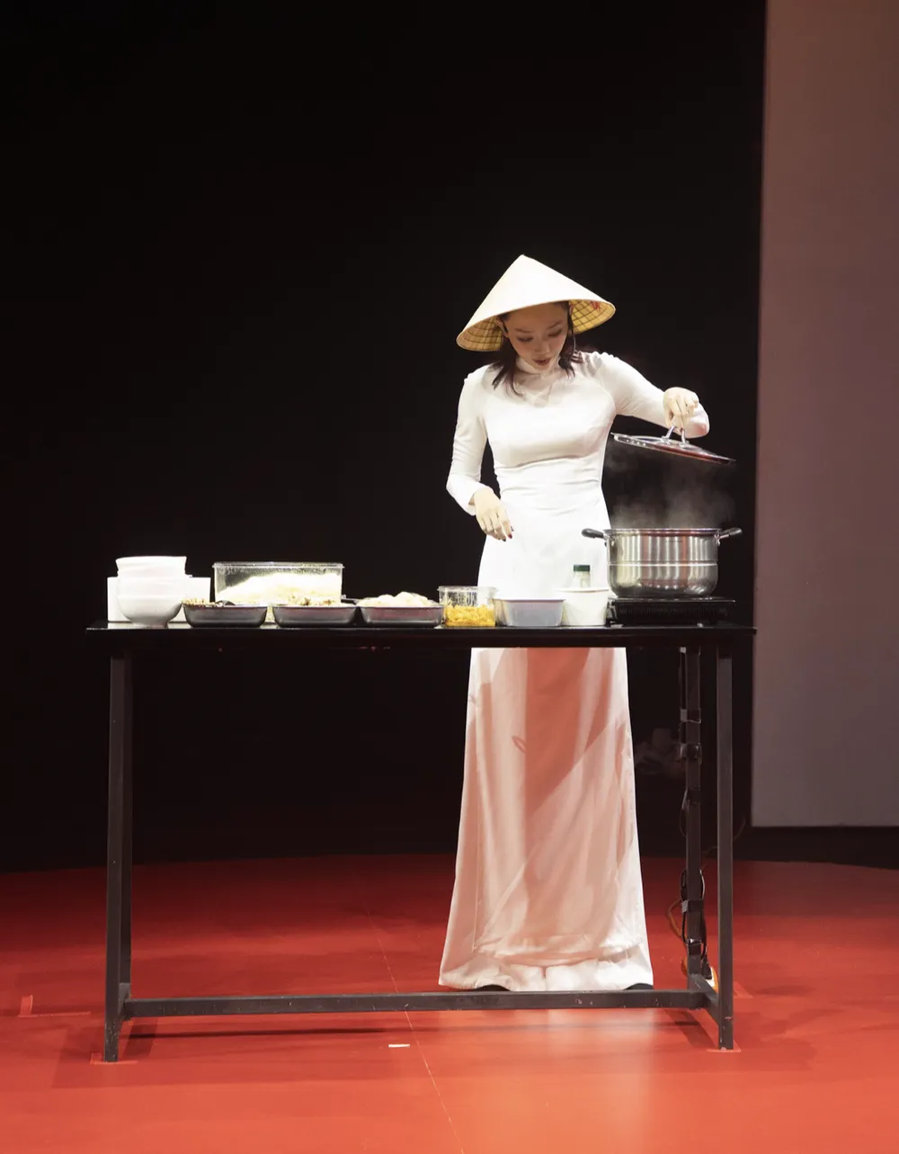 Tóc Tiên nấu bánh canh đãi fan Ảnh chụp Màn hình 2025-06-05 lúc 08.55.30.png