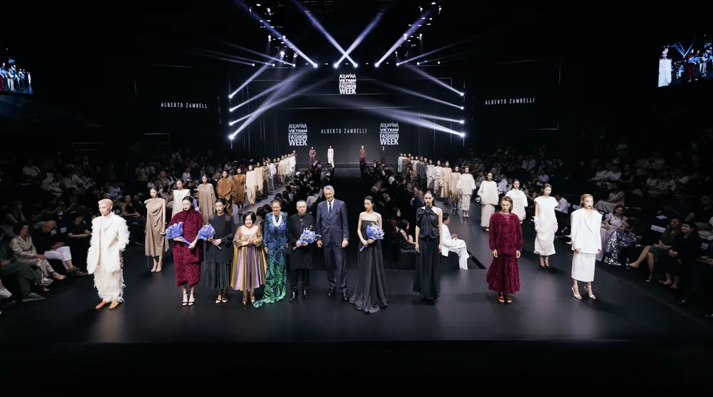 Show des Designers Alberto Zambelli Ảnh chụp Màn hình 2025-06-06 lúc 10.28.34.png
