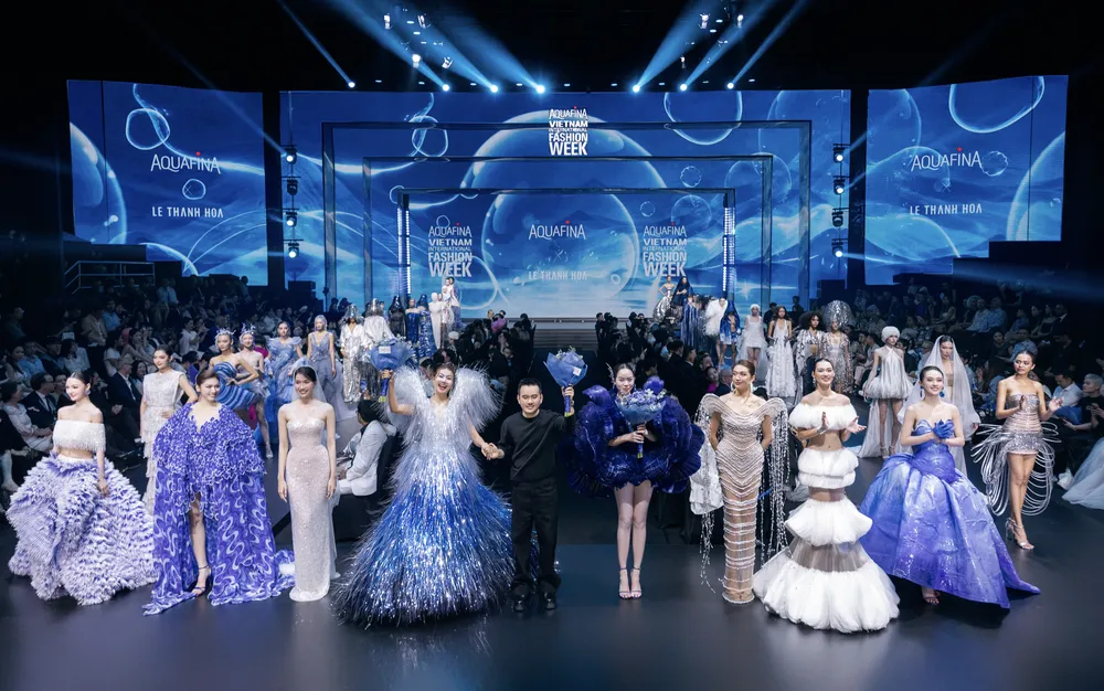 Show von Designer Le Thanh Hoa Ảnh chụp Màn hình 2025-06-06 lúc 10.31.02.png
