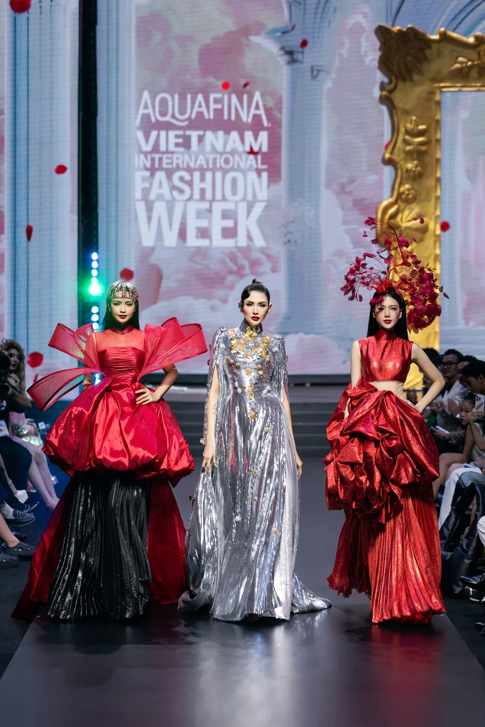 Show diễn của NTK Bùi Thanh Hương 2 Bá» ba .jpg
