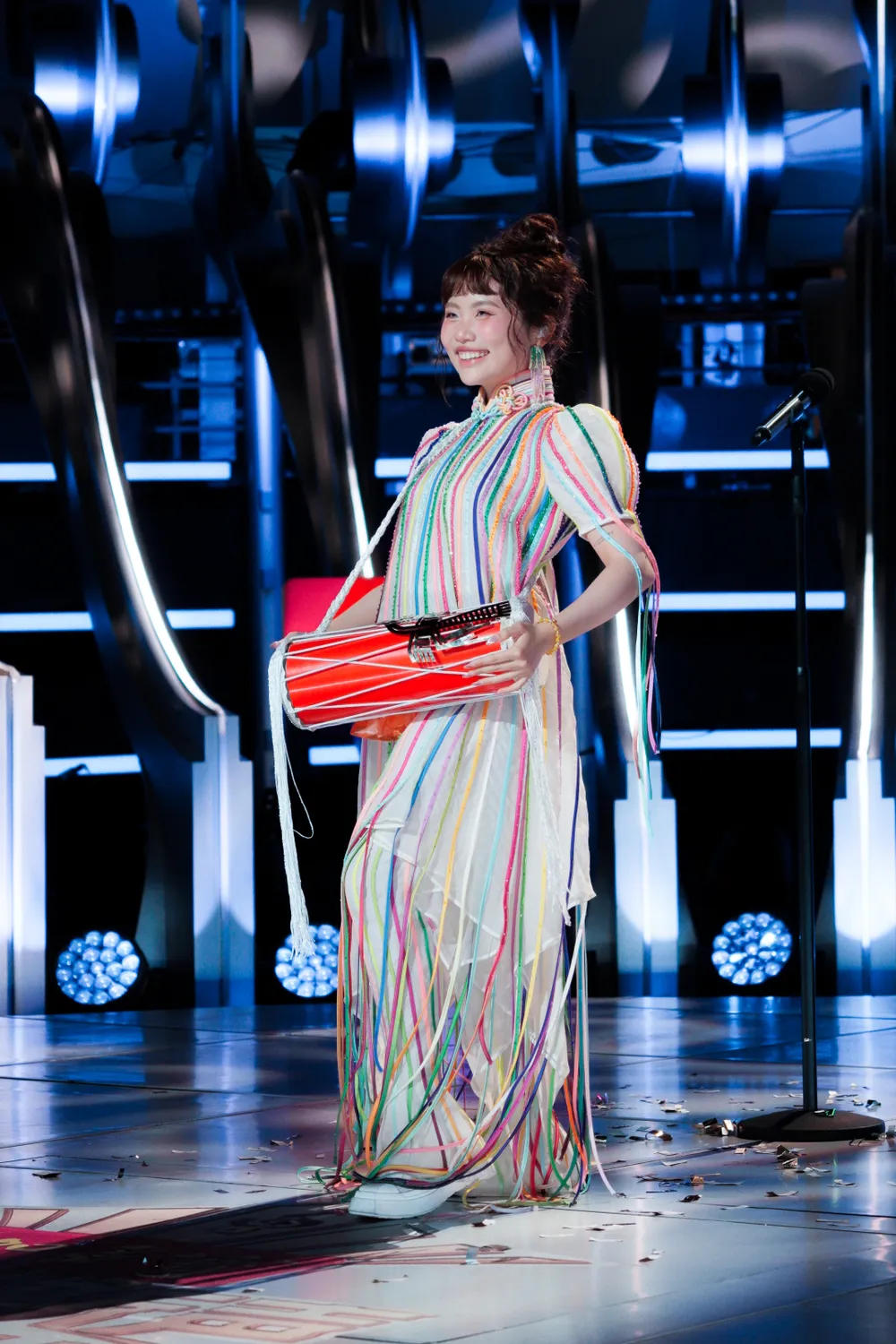 Phương Mỹ Chi biểu diễn Mashup "Lý Bắc bộ" trên sân khấu Sing!Asia 2025 Still 2025-04-09 031421_1.3.35.jpeg