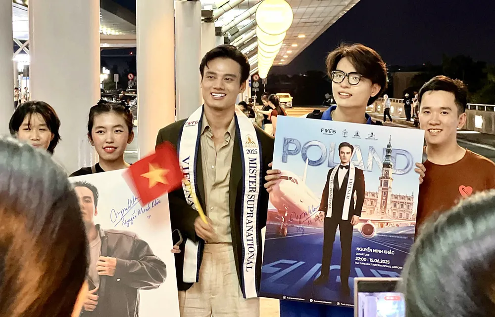 Người hâm mộ tiễn Minh Khắc đến Ba Lan tham dự Mister Supranational 2025 Ảnh chụp Màn hình 2025-06-15 lúc 22.44.54.png