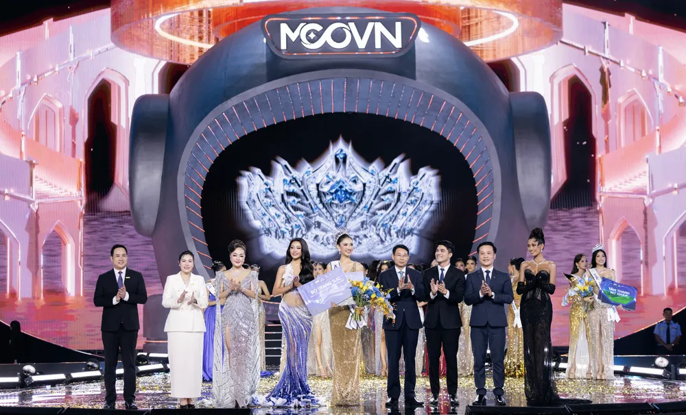 Nguyễn Hoàng Phương Linh đăng quang Ảnh chụp Màn hình 2025-06-22 lúc 00.02.11.png