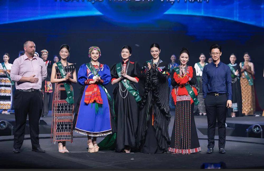 Top 5 "Người đẹp trang phục môi trường" Ảnh chụp Màn hình 2025-06-23 lúc 14.02.40.png