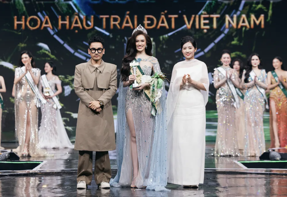 Trịnh Mỹ Anh đạt danh hiệu Á hậu 3 Hoa hậu Trái đất Việt Nam 2025 Ảnh chụp Màn hình 2025-07-07 lúc 18.03.46.png