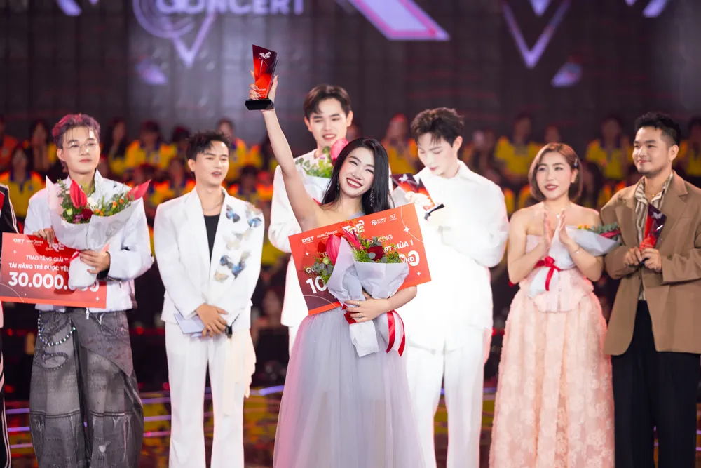 Huỳnh Thắm đoạt Quán Quân Trẻ Concert mùa 1 DCBM4219.jpg