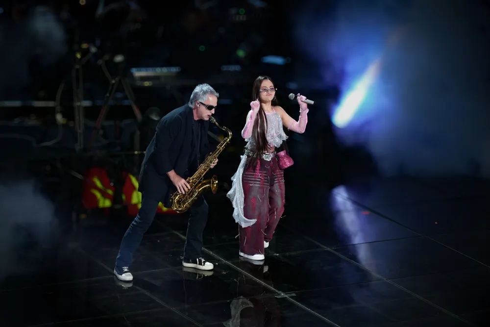 Phương Mỹ Chi trình diễn tại Bán kết 2 PMC onstage.JPG