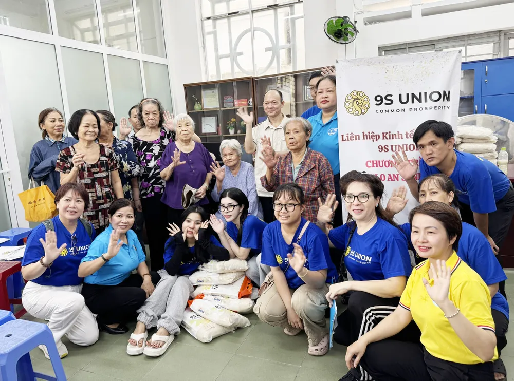 ភាពរីករាយរបស់មនុស្សនៅពេលមកដល់ 933a4f975735e16bb824.jpg
