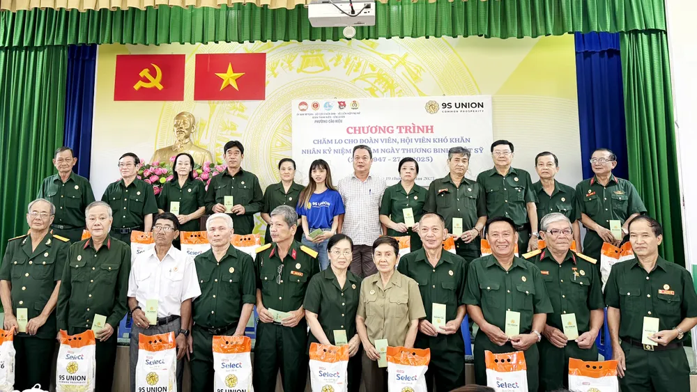 ការដឹងគុណ និងការយកចិត្តទុកដាក់ចំពោះគ្រួសារជាច្រើននៃអ្នកទទួលផលគោលនយោបាយ និងយុទ្ធជនពិការ e772c244bbe60db854f7.jpg