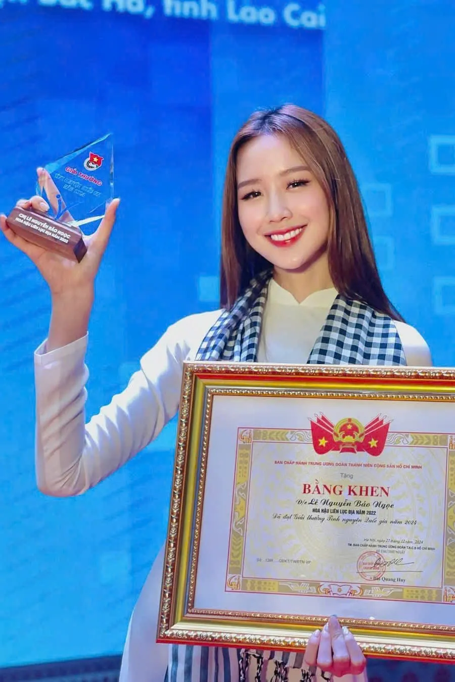 Bao Ngoc received the 2024 National Volunteer Award z6462321600576f81e2eff1cf0aeadd1c81ad018fb32d4-1743482482107.jpg