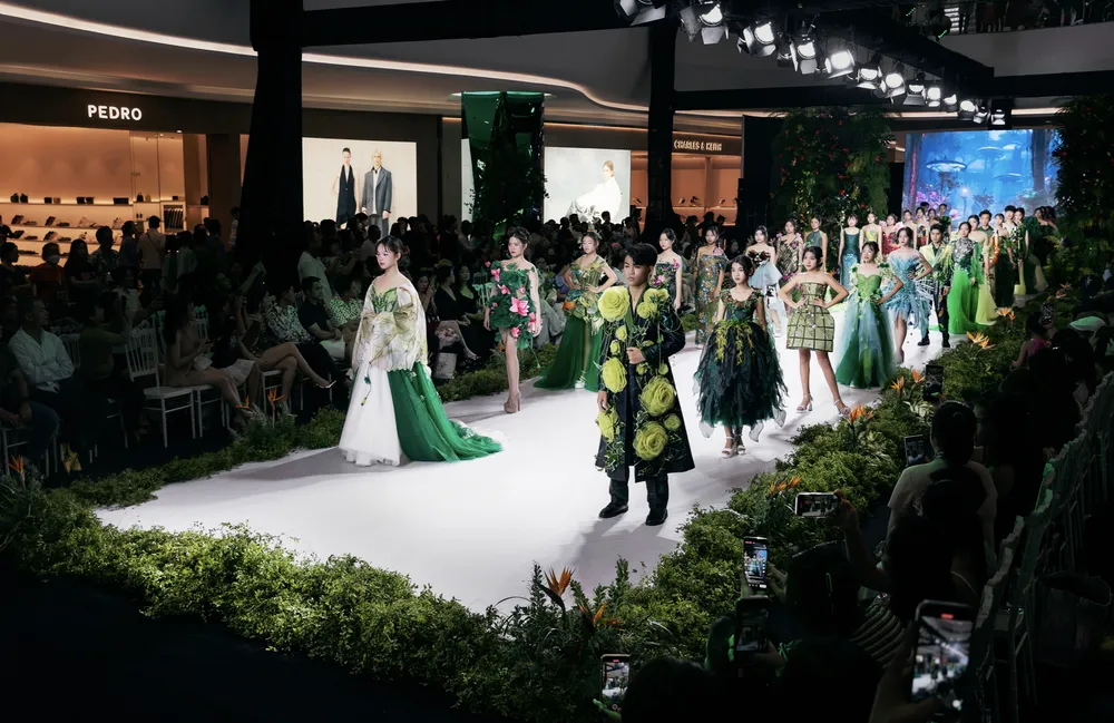ការសម្តែងនៅ Destination Runway Fashion Week 2025 Ảnh chụp Màn hình 2025-08-19 lúc 13.00.30.png