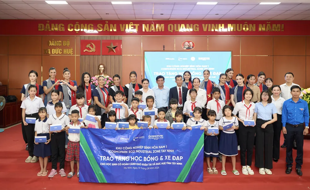 Trao tặng học bổng, xe đạp cho trẻ em khó khăn tại Tây Ninh Ảnh chụp Màn hình 2025-08-21 lúc 16.49.24.png