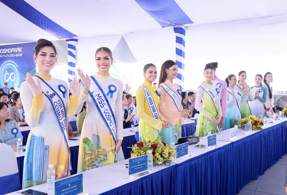 Các hoa hậu diện thiết kế áo dài của NTK Trung Đinh Ảnh chụp Màn hình 2025-08-21 lúc 16.51.15.png