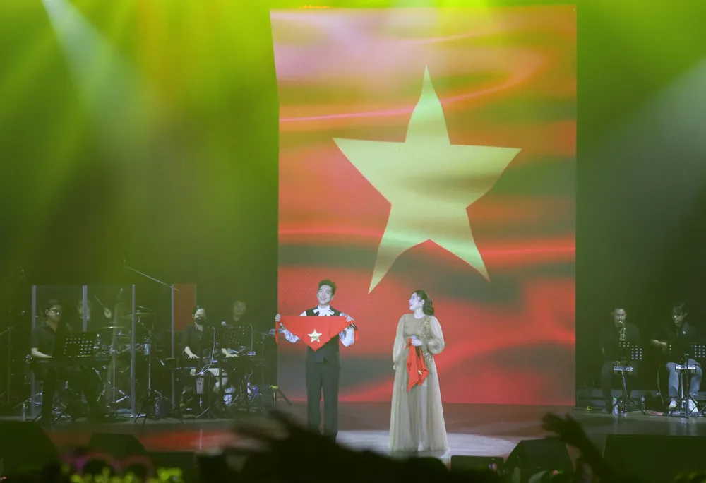 Tăng Phúc và Thùy Chi trong liveshow “Người vẽ giấc mơ” IMG_9002.jpg