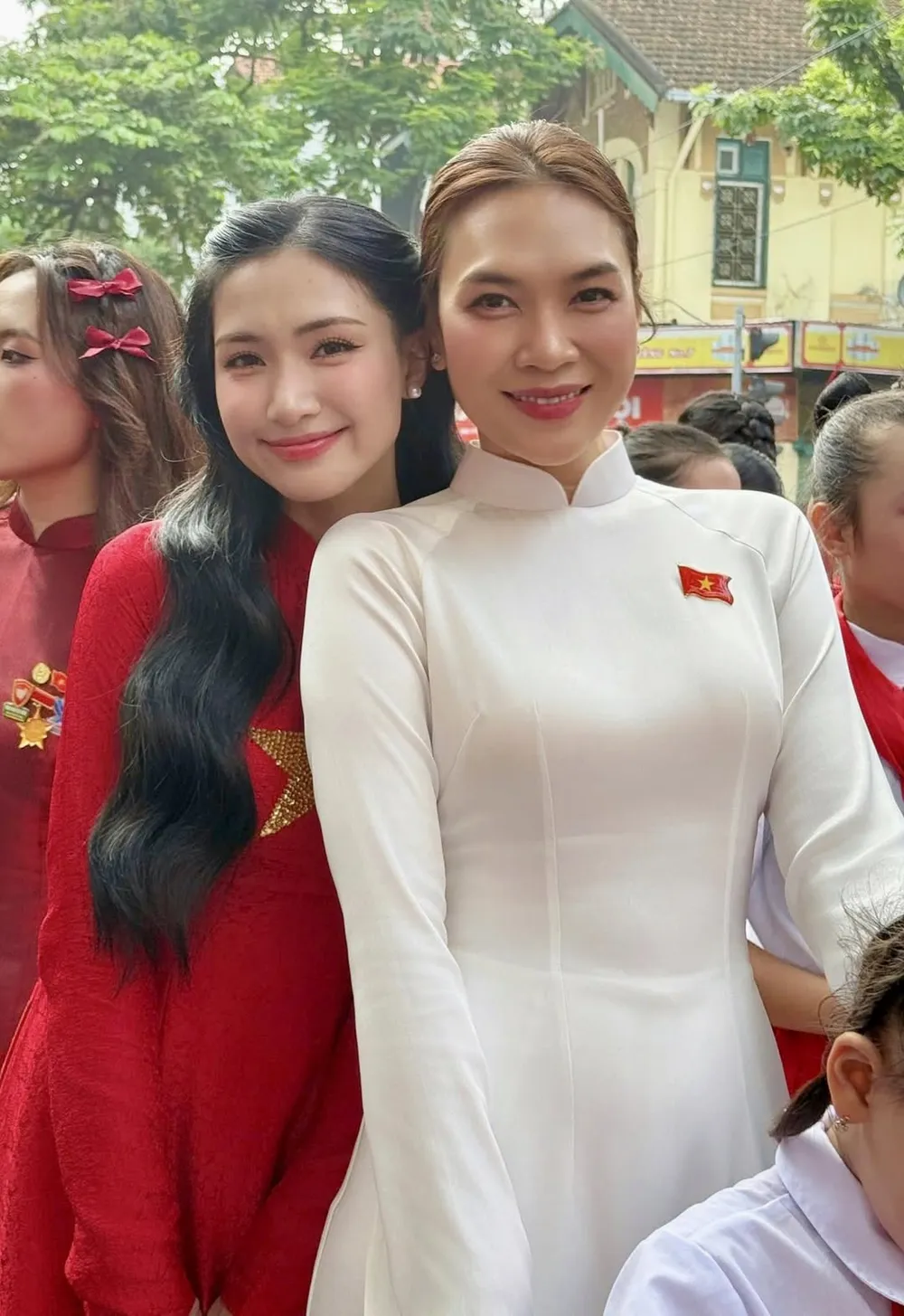 Mỹ Tâm và Hòa Minzy 541864596_24539783555707916_6749619466518926382_n.jpg