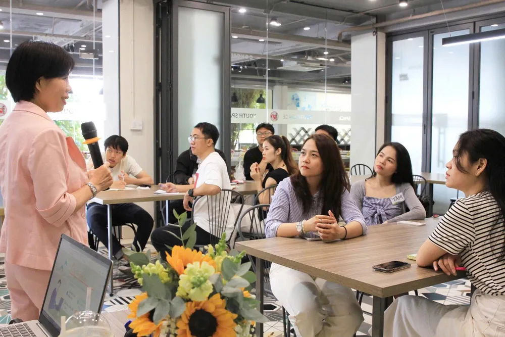 Khóa học kỹ năng nói trước công chúng thu hút đông đảo bạn trẻ 536665597_1232629762237335_8375513976387270758_n.jpg