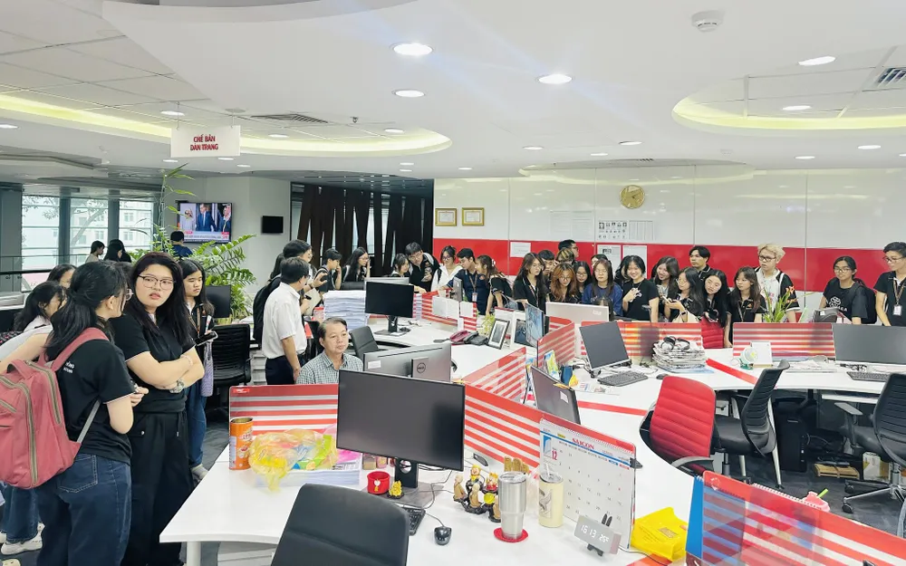 Đoàn Báo SGGP tổ chức chương trình “Sài Gòn Giải Phóng xin chào!”, đón hơn 10 đoàn sinh viên báo chí các trường đại học, cao đẳng tại TPHCM đến tham quan, tìm hiểu quy trình làm báo 514329093_24129537239991037_8208518922684127780_n.jpg