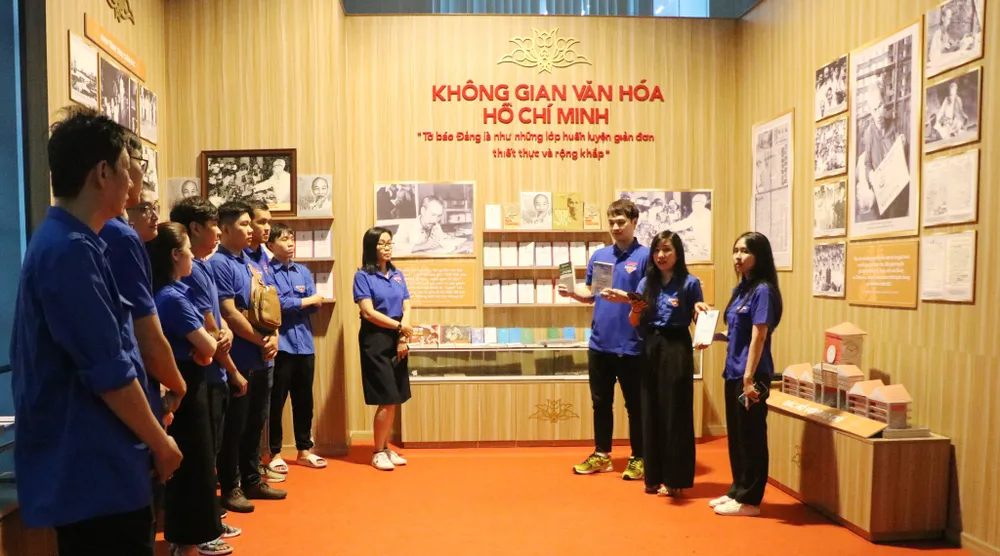 Đoàn Báo SGGP tổ chức sinh hoạt chủ đề “Sáng mãi lý tưởng cách mạng của thanh niên” tại Không gian Văn hóa Hồ Chí Minh Báo SGGP, giới thiệu sách về Chủ tịch Hồ Chí Minh, Anh hùng Lý Tự Trọng. H11 - Đoàn Thanh niên tổ chức sinh hoạt đoàn tại Không gian Văn hoá Hồ Chí Minh Báo Sài Gòn Giải Phóng.jpg