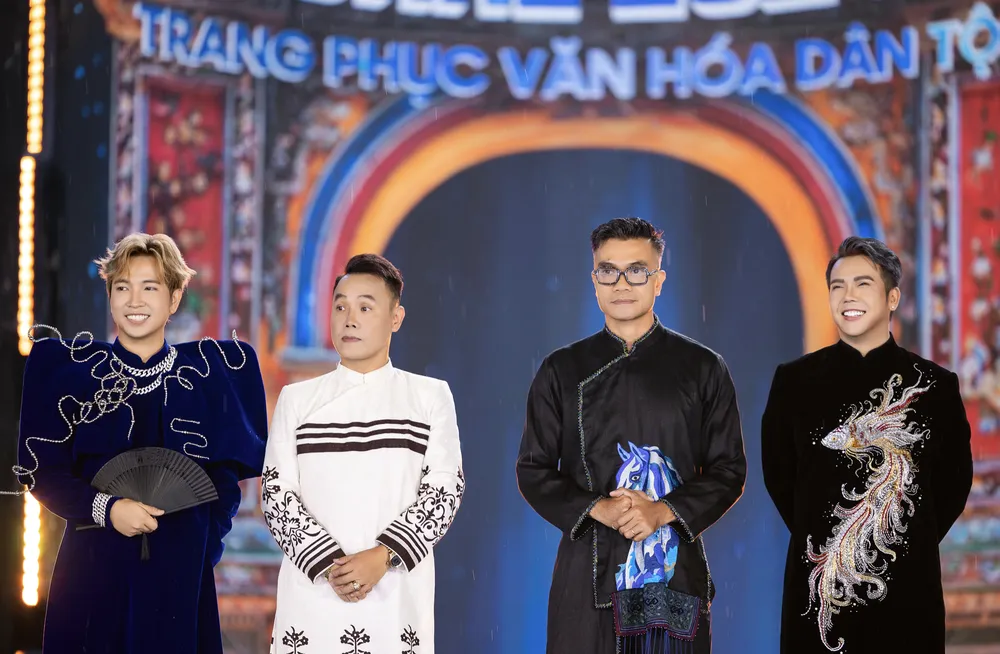 NTK Ivan Trần, Nguyễn Việt Hùng, Vũ Việt Hà, Đặng Trọng Minh Châu hỗ trợ các NTK trẻ Ảnh chụp Màn hình 2025-09-12 lúc 09.28.47.png
