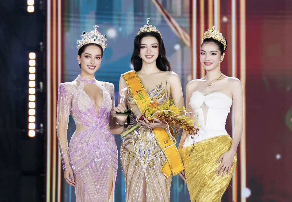 Á hậu 3 Đinh Y Quyên Ảnh chụp Màn hình 2025-09-15 lúc 02.25.57.png