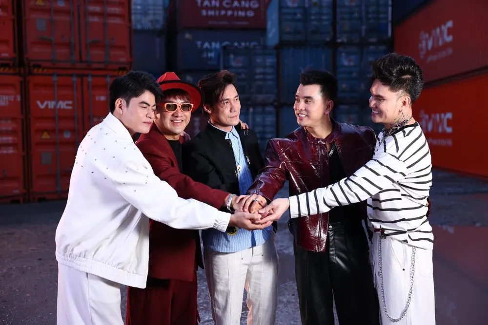 Hình ảnh nhóm Ngũ Hổ Tướng trong MV. Ảnh: FBNS 7672750a64438d1dd452.jpg