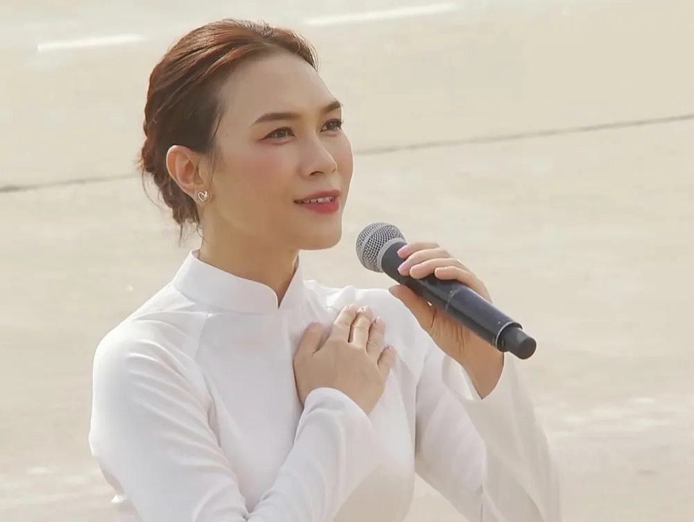 Mỹ Tâm trình diễn "Giai điệu tự hào" trong sự kiện ngày 2-9 my tam sggp.jpg