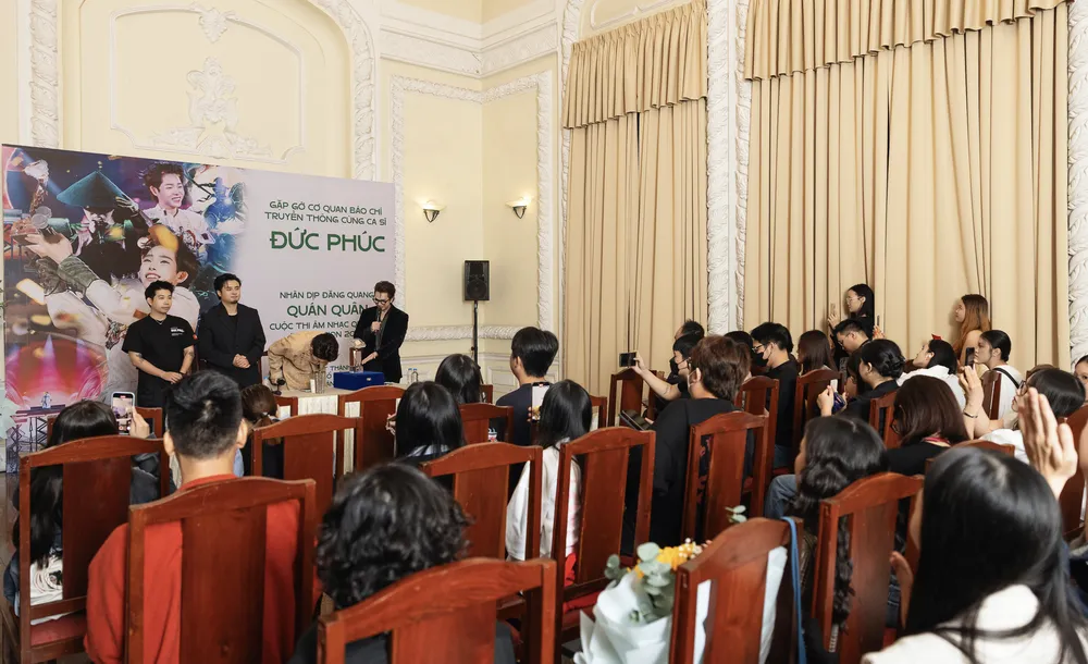 Đức Phúc và êkíp gặp mặt báo chí, khán giả tại TPHCM Ảnh chụp Màn hình 2025-09-29 lúc 22.20.30.png