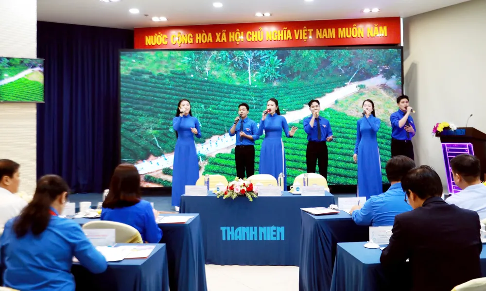 Nhóm ca Nhà Văn hóa Thanh niên TPHCM biểu diễn ca khúc về Đoàn tại sự kiện ed8195873565bf3be674.jpg