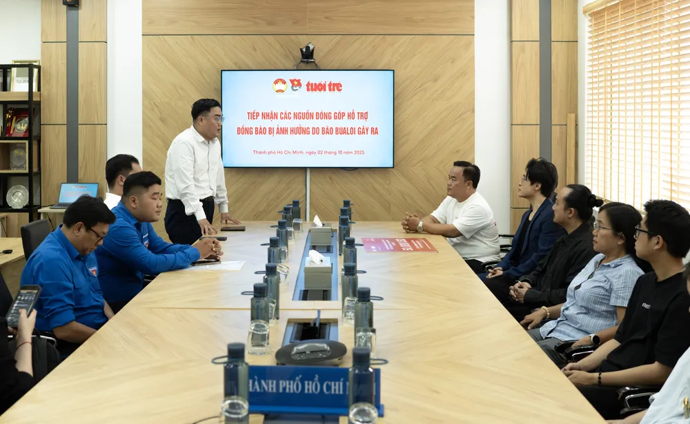 Đồng chí Ngô Minh Hải phát biểu, tri ân các nghệ sĩ Ảnh chụp Màn hình 2025-10-02 lúc 15.24.32.png