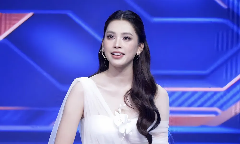 Hoa hậu Tiểu Vy Ảnh chụp Màn hình 2025-10-12 lúc 16.53.21.png