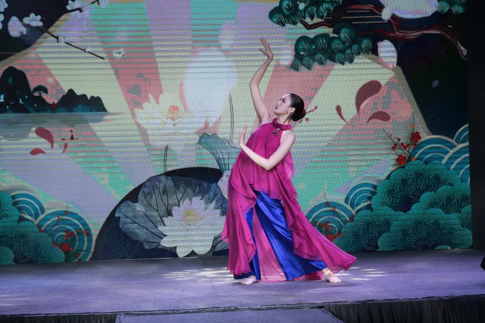Trịnh Mỹ Anh trình diễn múa IMG_5494.JPG