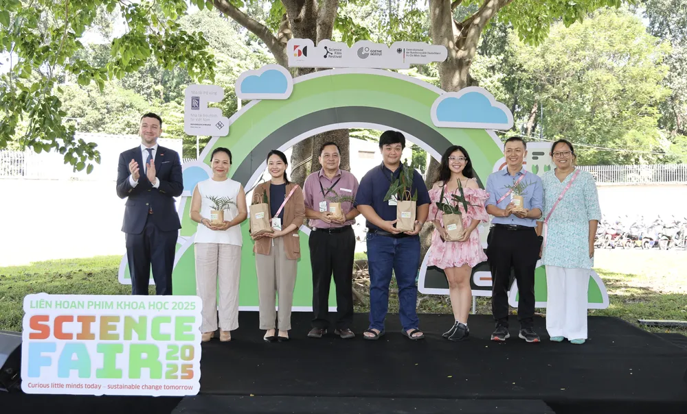 Khai mạc Science Fair 2025 Ảnh chụp Màn hình 2025-10-19 lúc 14.31.01.png