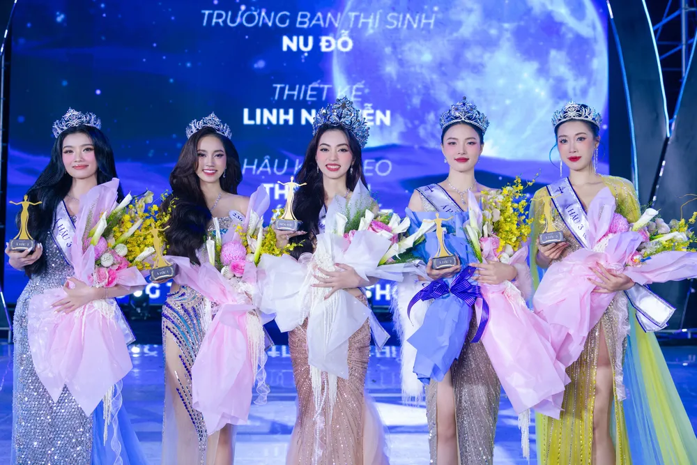Topp 5 Miss Student Vietnam 2025 Top 5 chung cuộc_ Trần Thị Thu HiỠn, Hoà ng NgỠc Như, Nguyễn Thị KiỠu Anh, Vũ Hồng Hạnh, Nguyễn Phương Anh .jpg