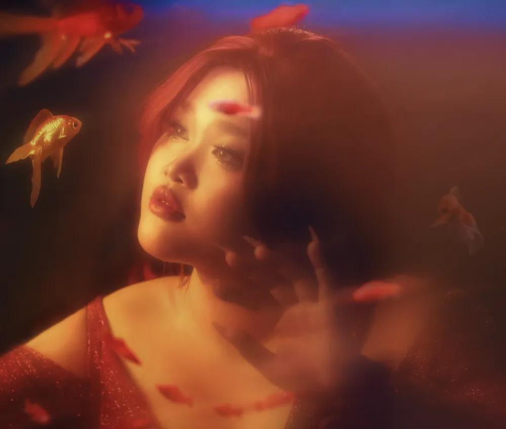 Hình ảnh nghệ sĩ trong MV Ảnh chụp Màn hình 2025-10-31 lúc 14.25.50.png