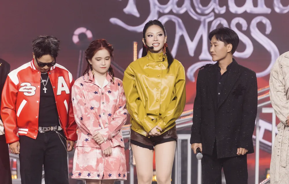 Hoa hậu Mai Phương ra mắt album "A Beautiful Mess", chính thức trở thành ca sĩ Ảnh chụp Màn hình 2025-11-01 lúc 07.33.43.png